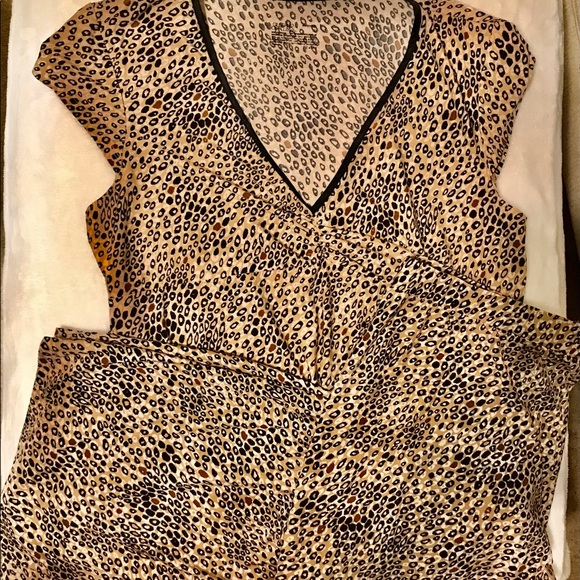 Gilligan & O’Malley 2 pcs Leopard blouse & square pants set, size Large. - Picture 1 of 5
